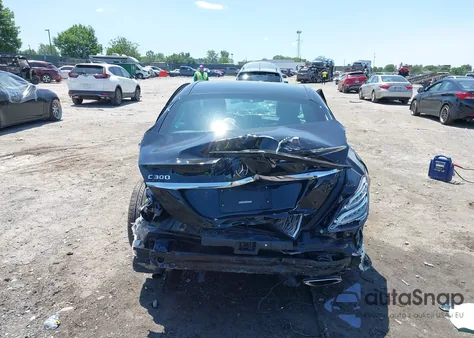 2017 Mercedes-Benz C 300 4Matic/Luxury 4Matic/Sport 4Matic из США, поврежденный, VIN 55SWF4KB5HU233415